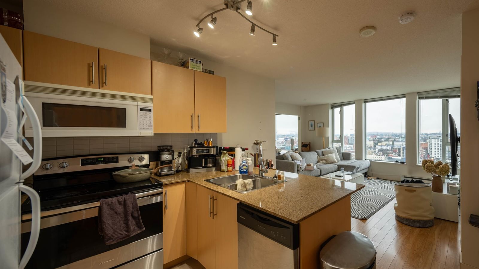 Listing Image 9