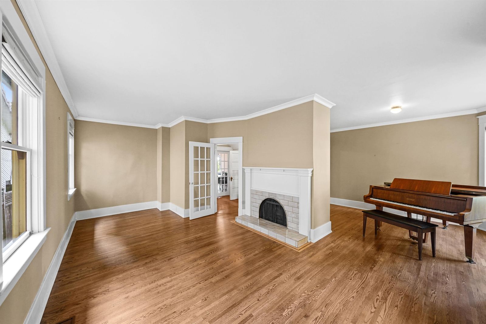 Listing Image 5
