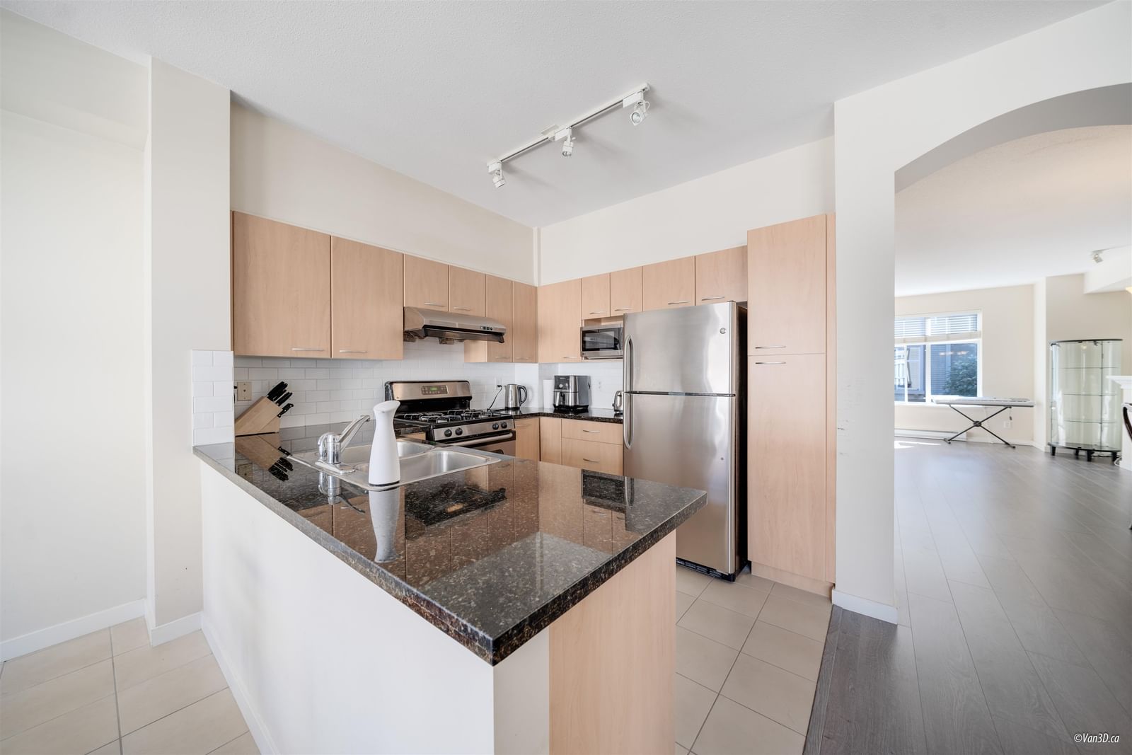Listing Image 8