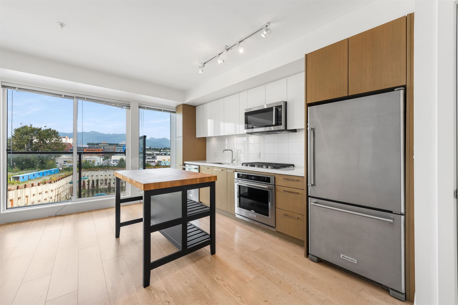 Listing Image 15