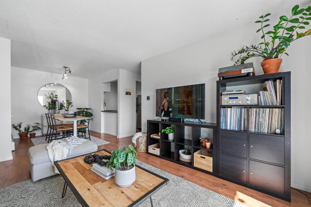 203 - 570 8th Avenue