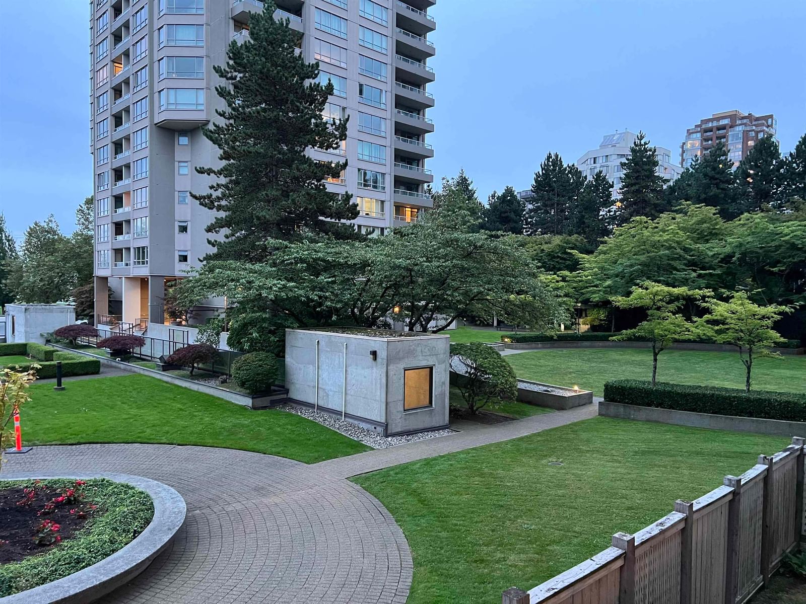 Listing Image 6
