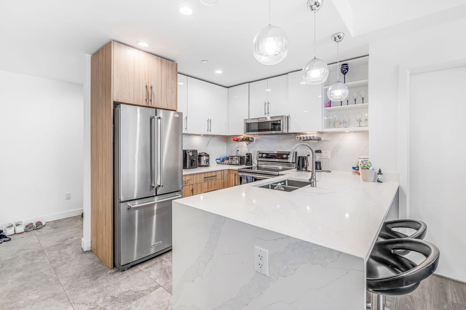 Listing Image 11