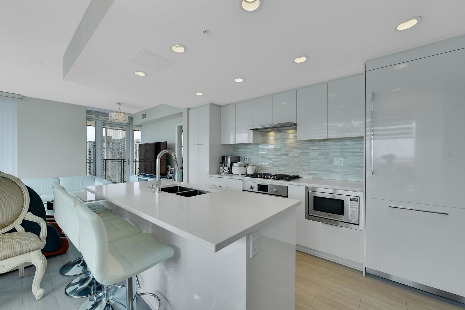 Listing Image 11