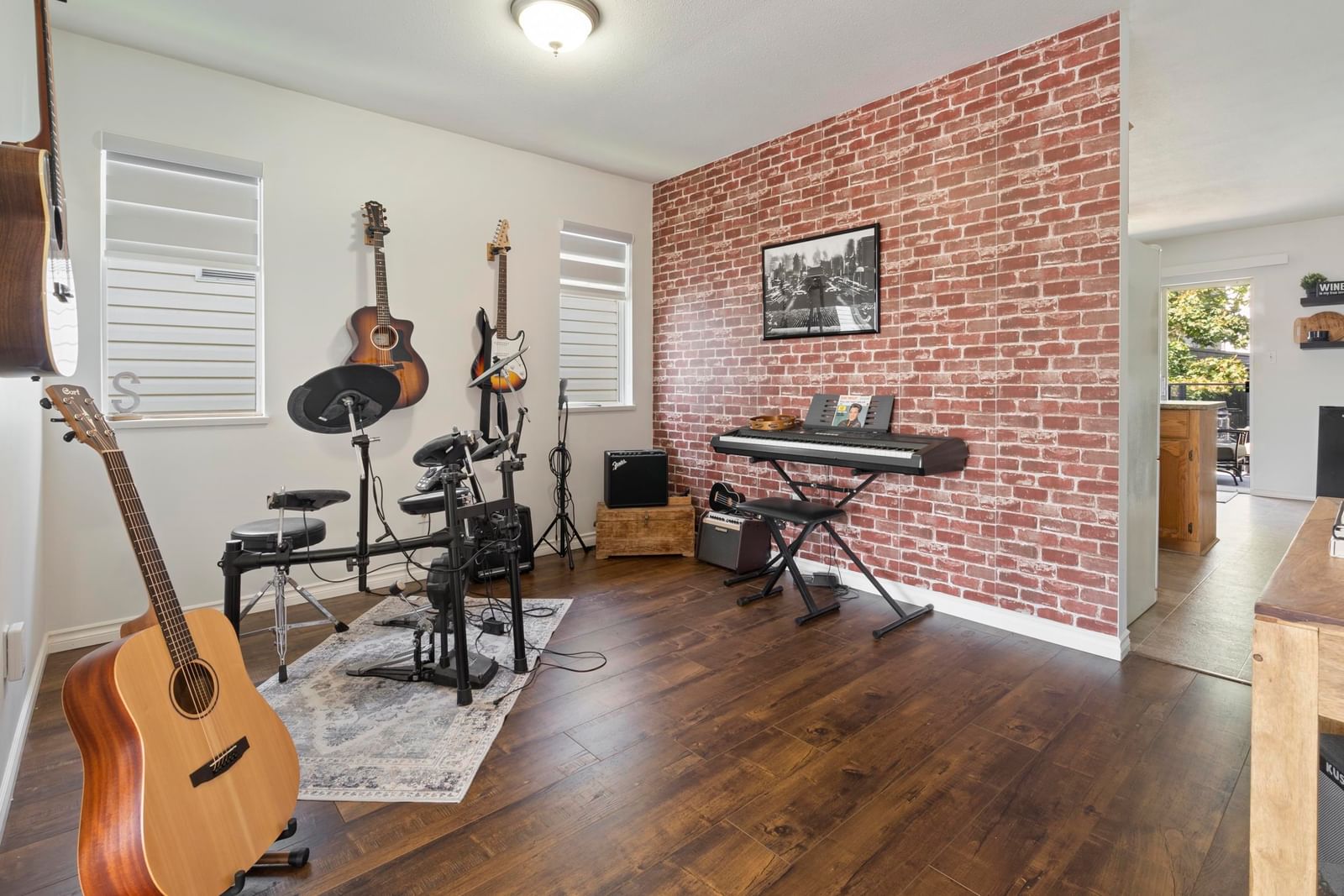 Listing Image 10