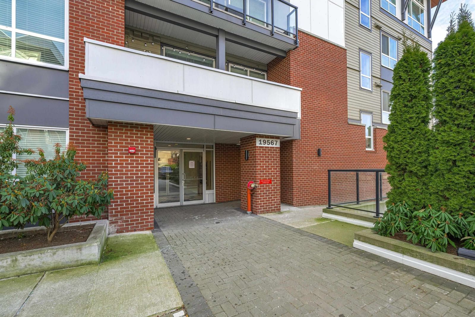 Listing Image 4