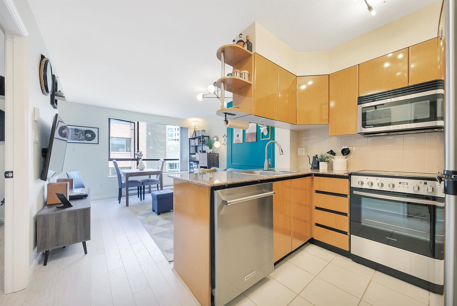 Listing Image 10