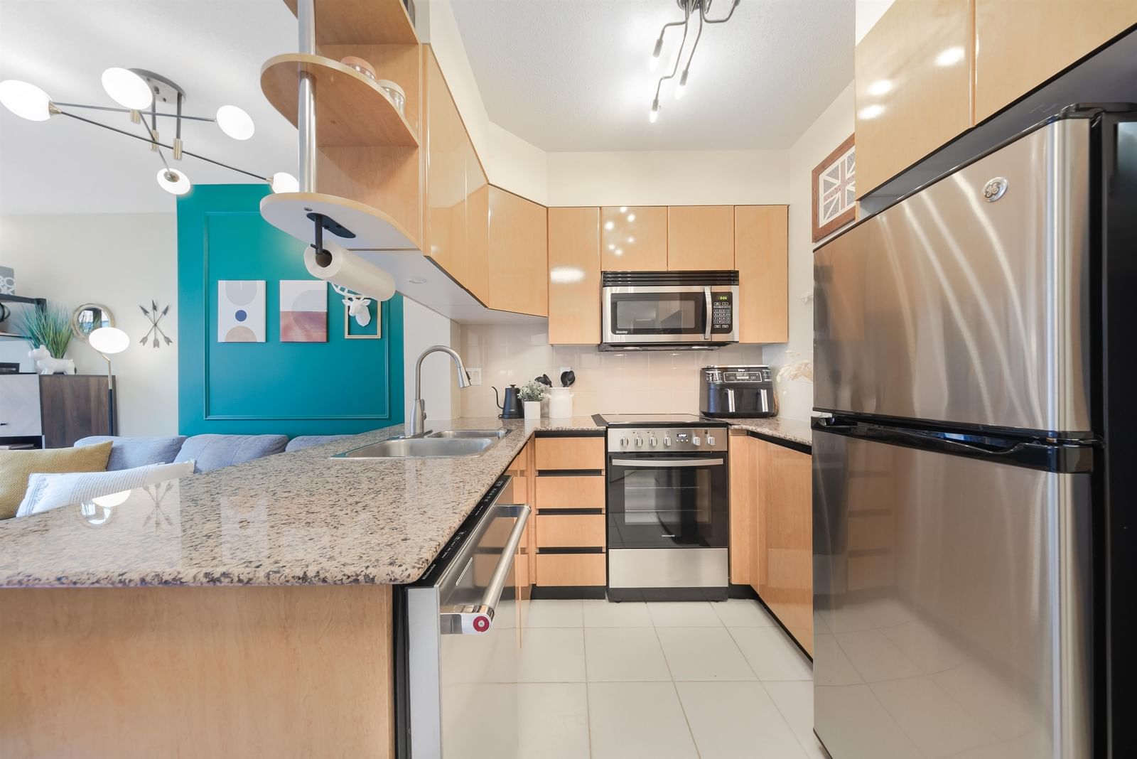 Listing Image 11