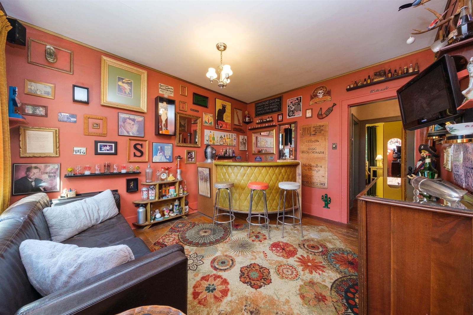 Listing Image 11