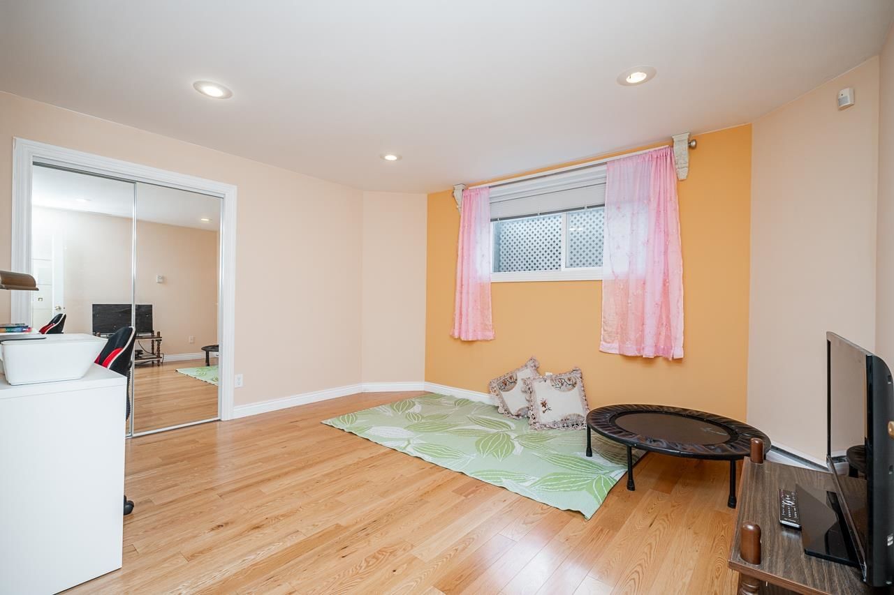 Listing Image 18