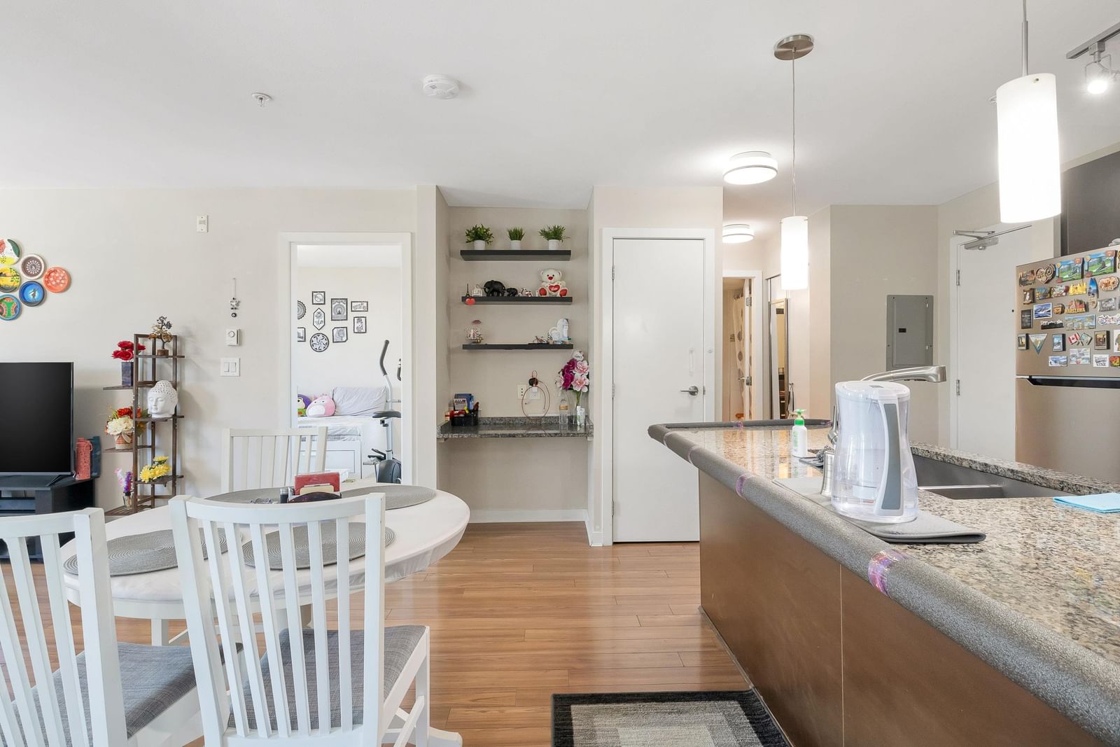 Listing Image 11