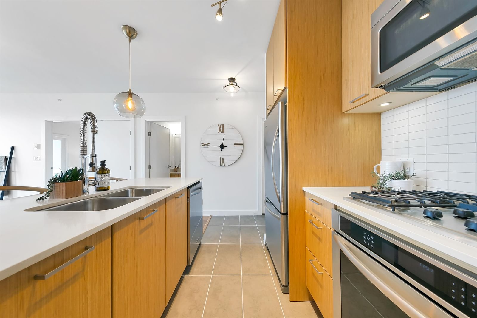 Listing Image 4