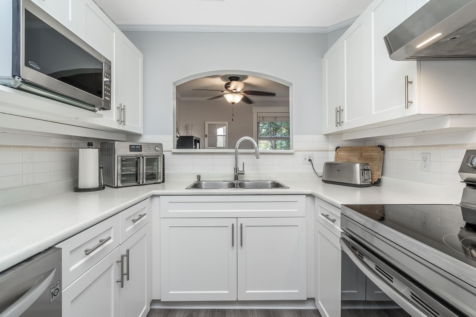 Listing Image 9