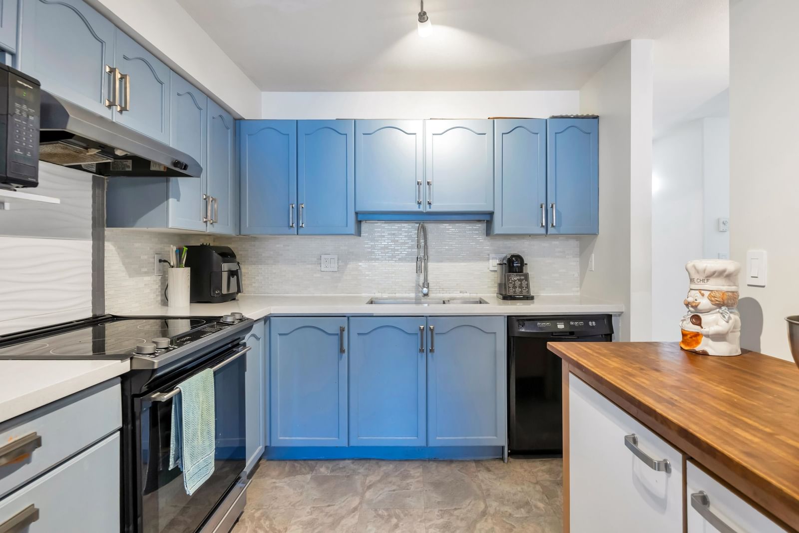 Listing Image 12