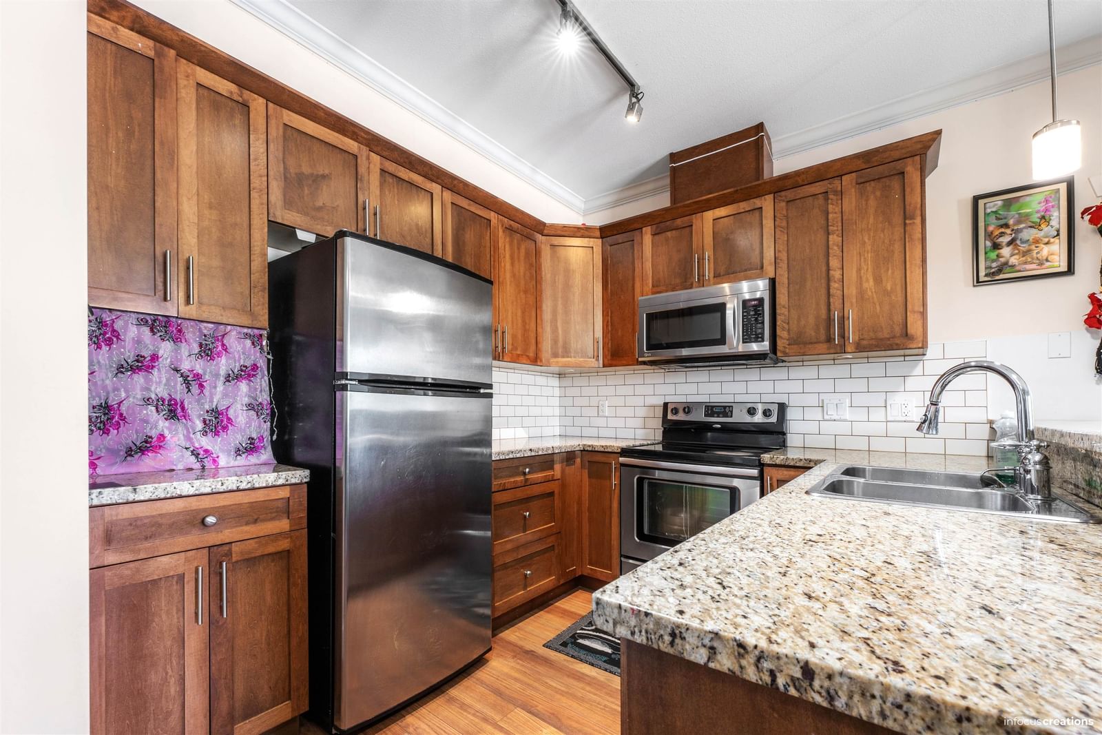 Listing Image 4