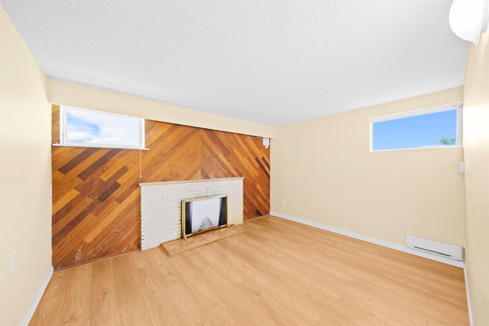 Listing Image 18