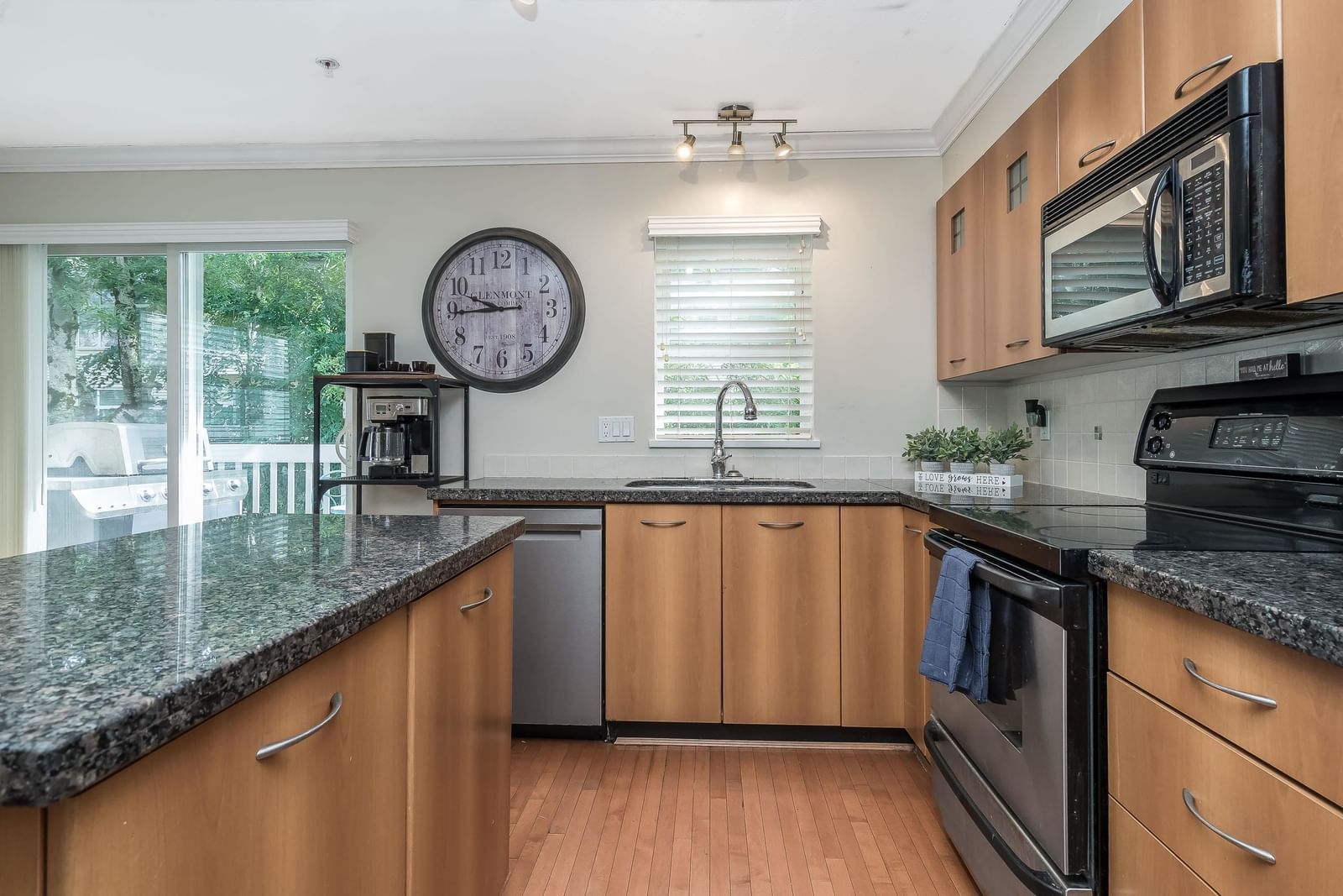 Listing Image 19