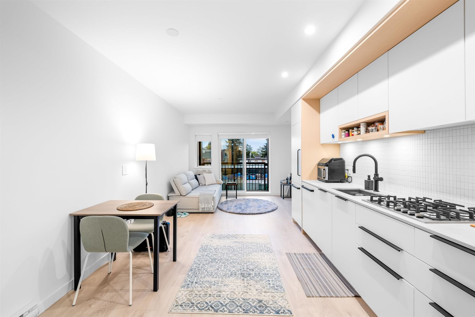 Listing Image 12