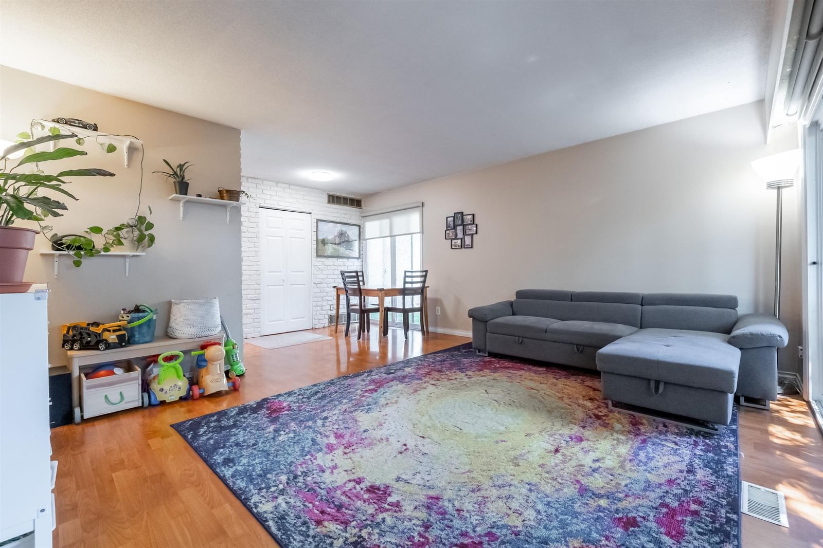 Listing Image 9