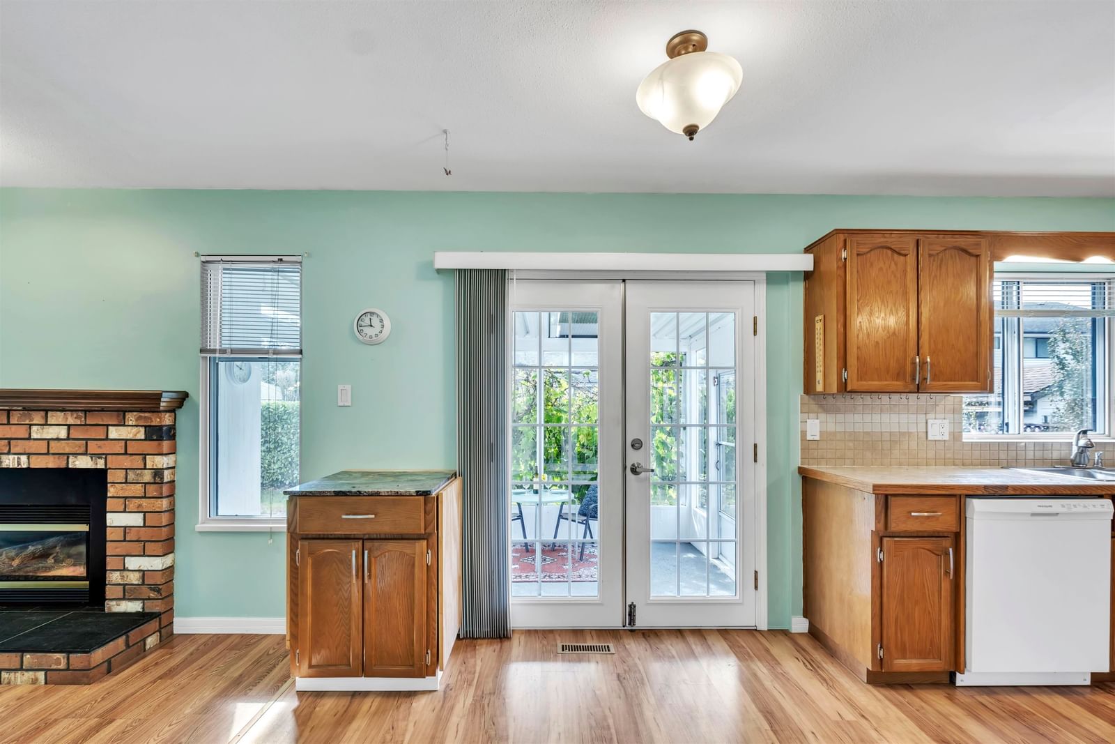 Listing Image 10