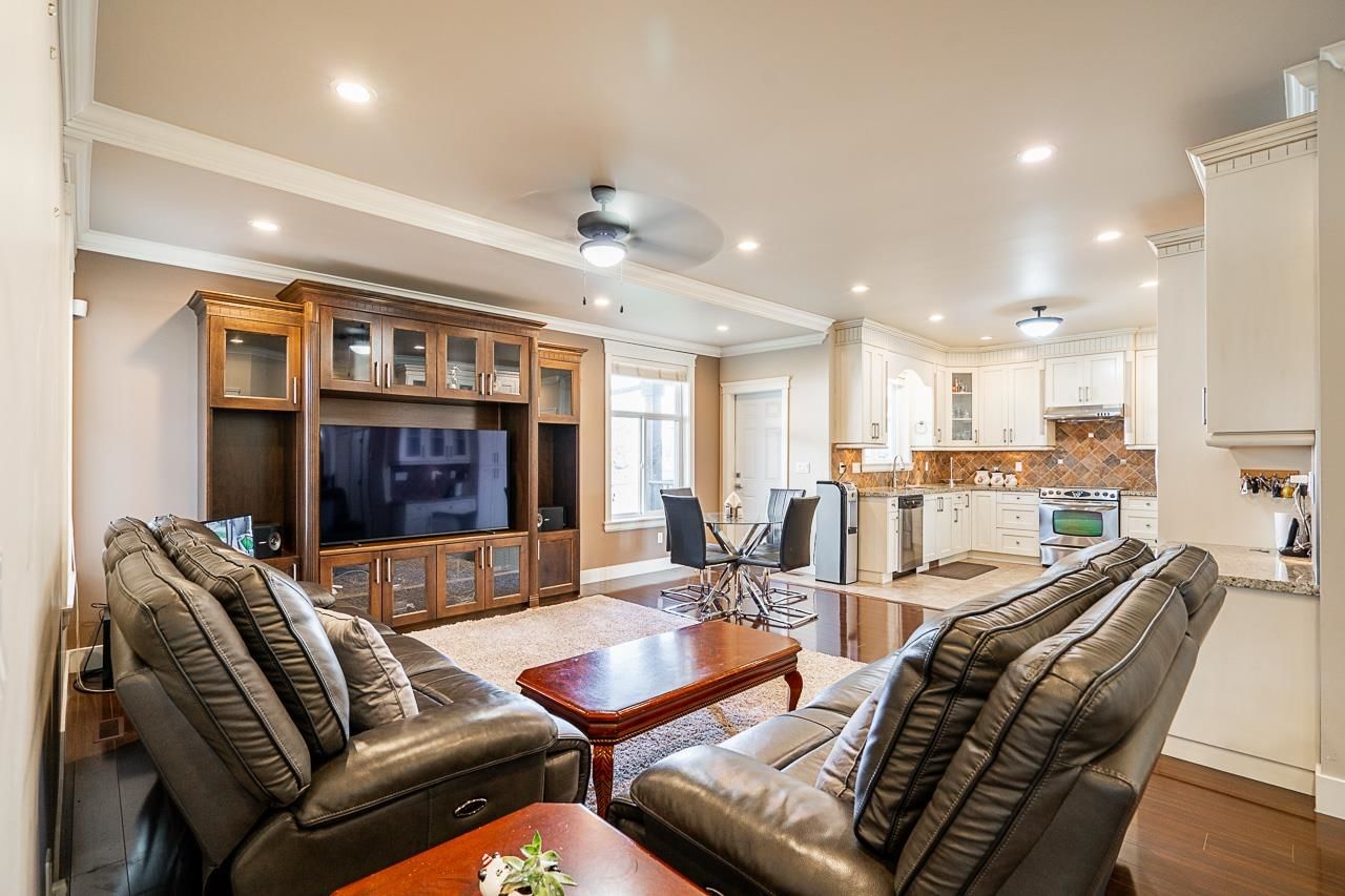 Listing Image 12