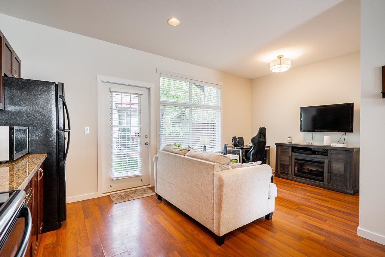 Listing Image 15