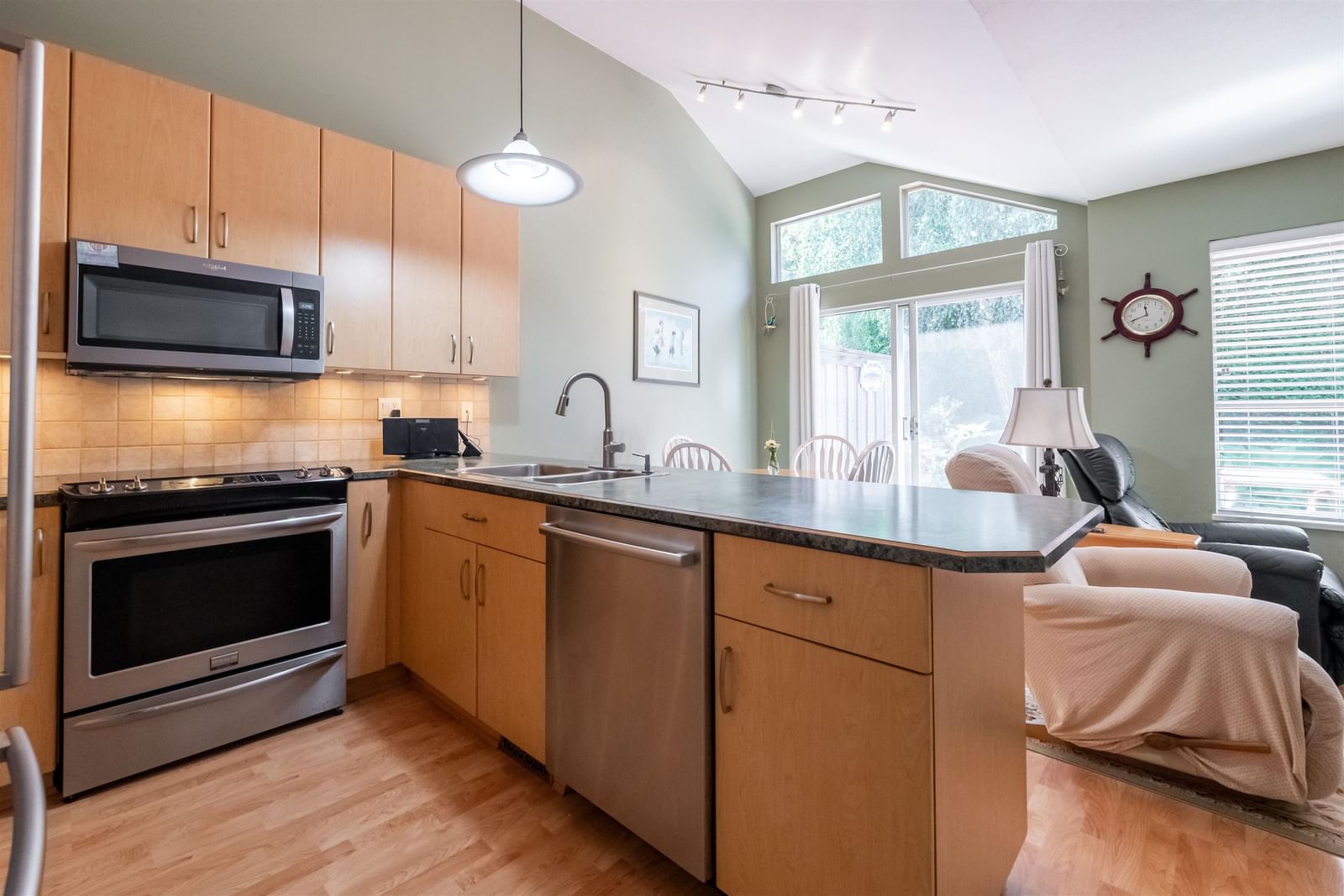 Listing Image 15