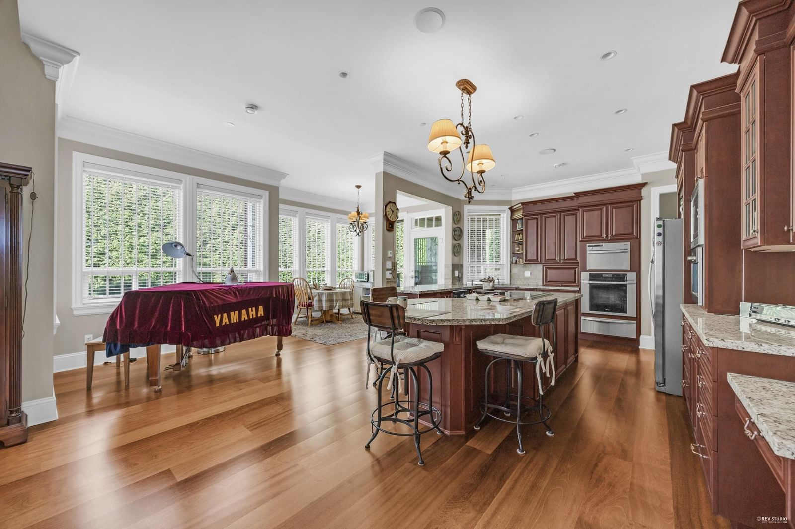 Listing Image 11