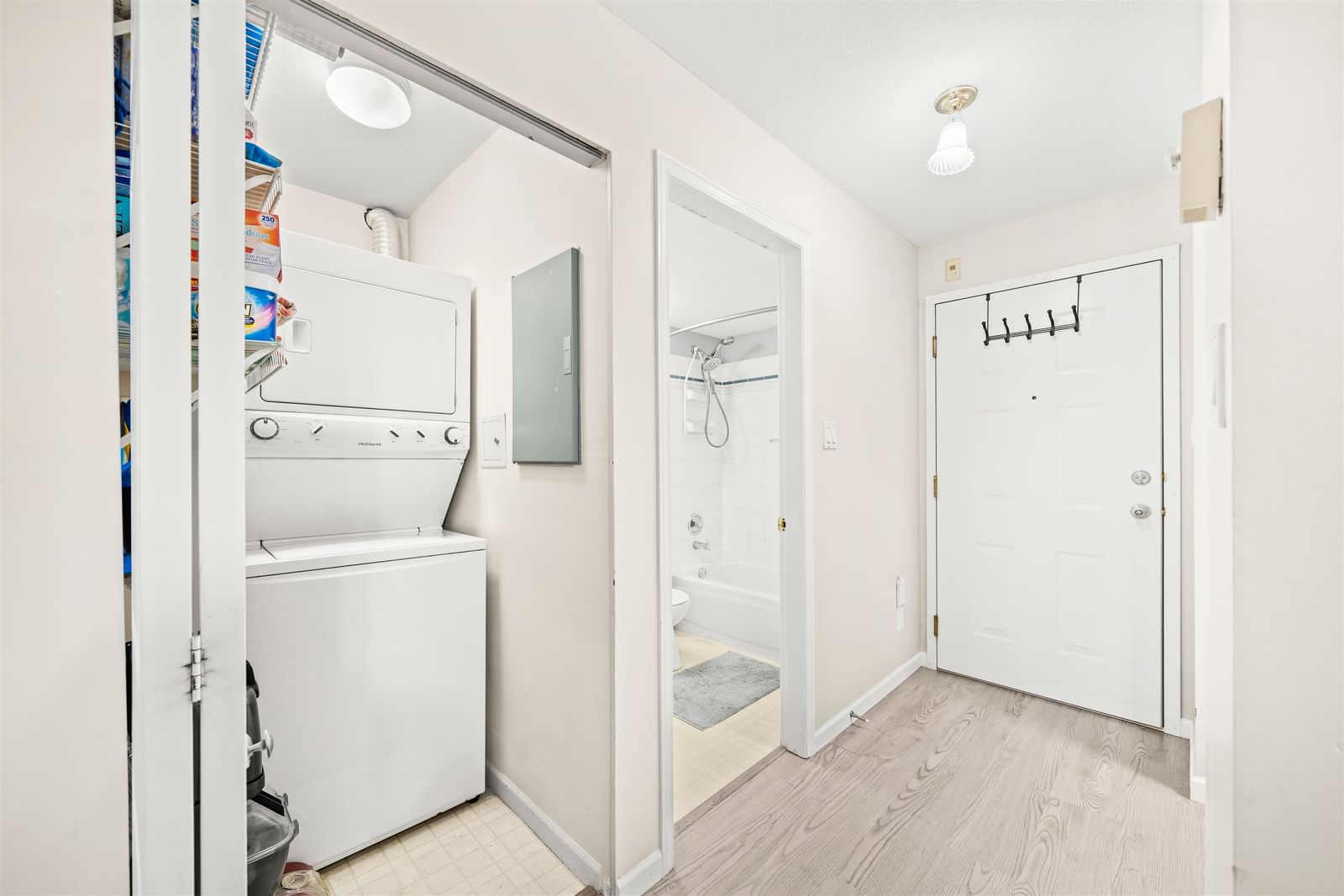 Listing Image 8