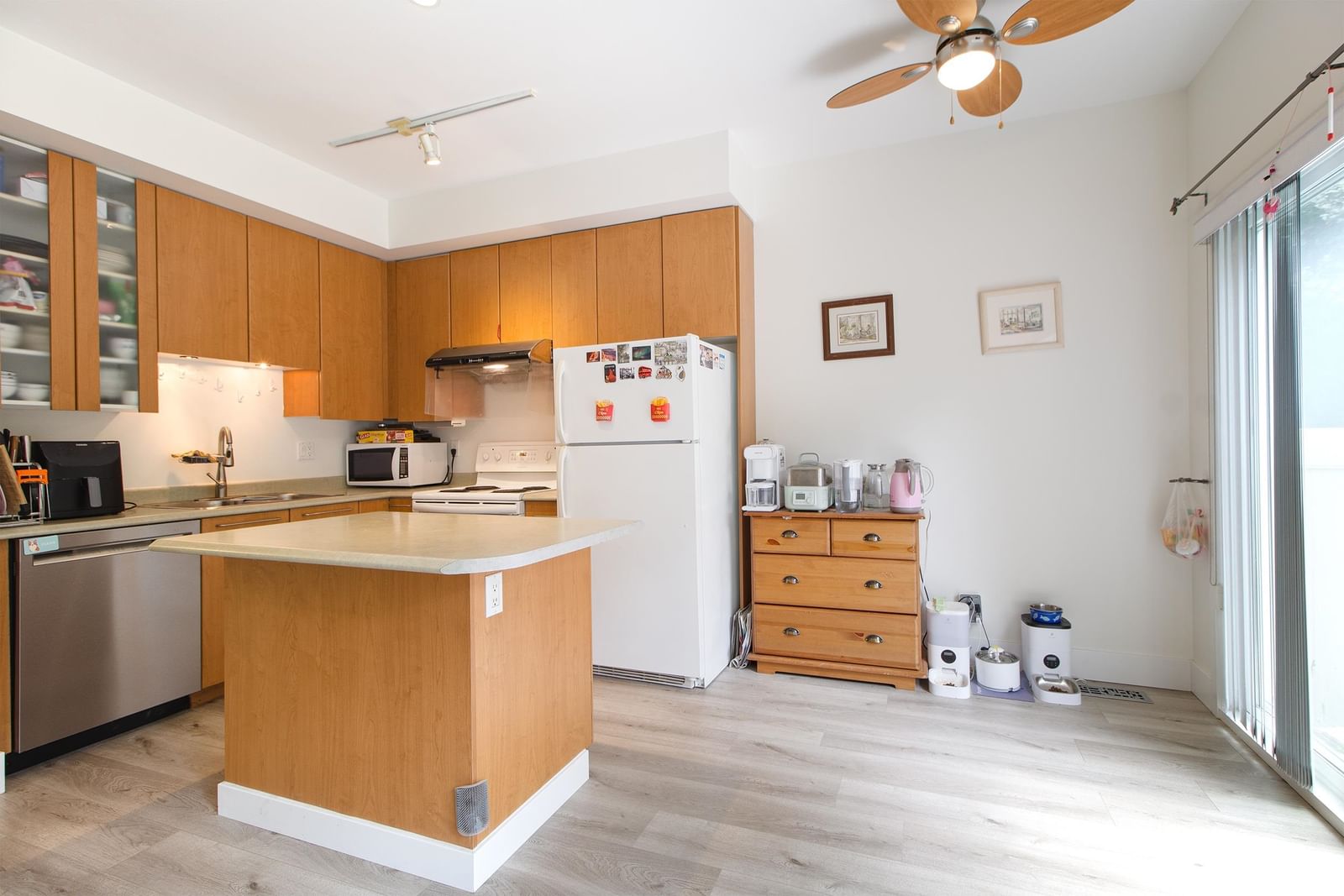 Listing Image 9