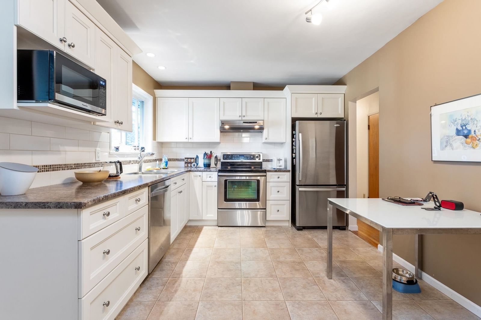Listing Image 12