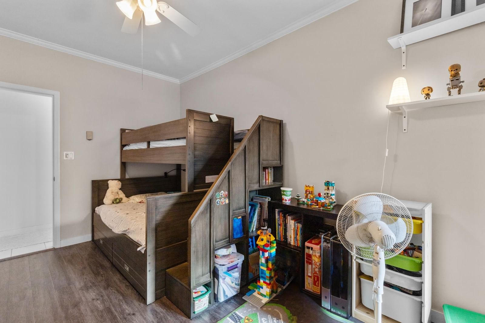 Listing Image 19
