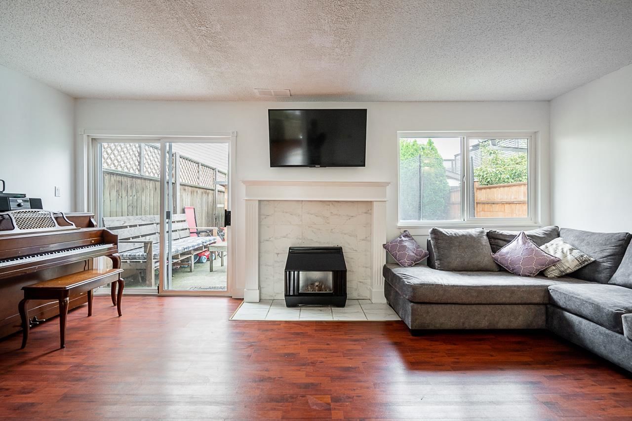 Listing Image 4