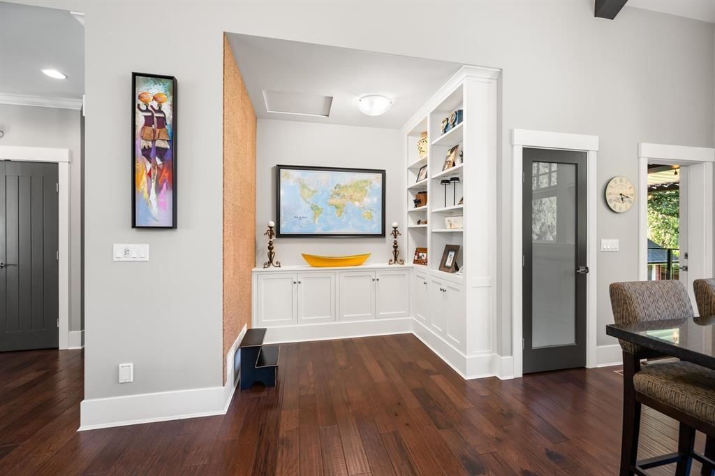 Listing Image 16