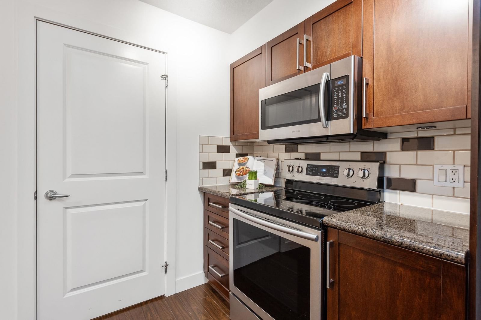 Listing Image 19