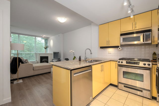 406 - 138 Esplanade Avenue