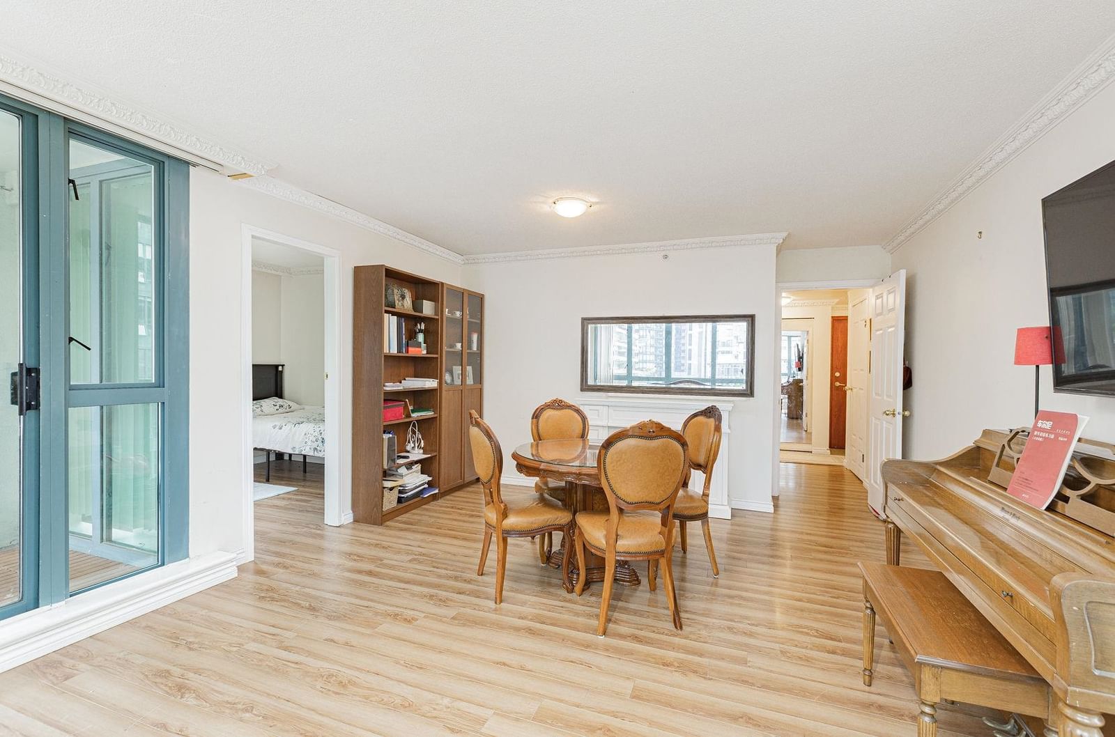 Listing Image 4
