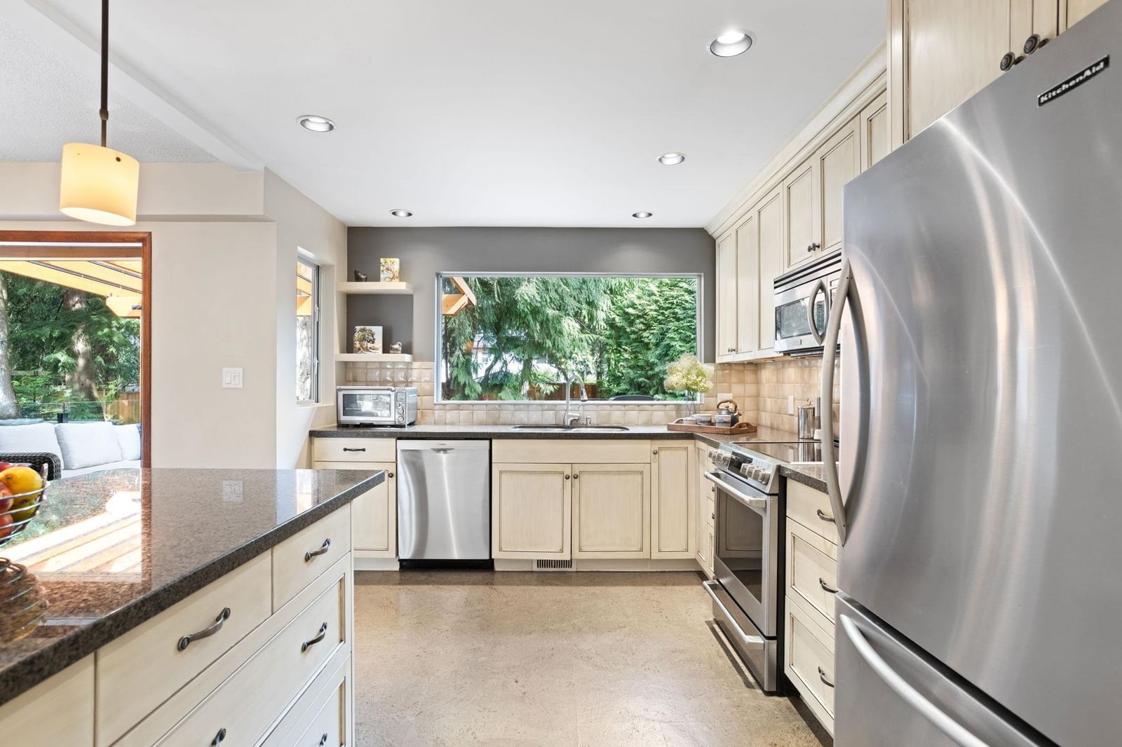 Listing Image 12