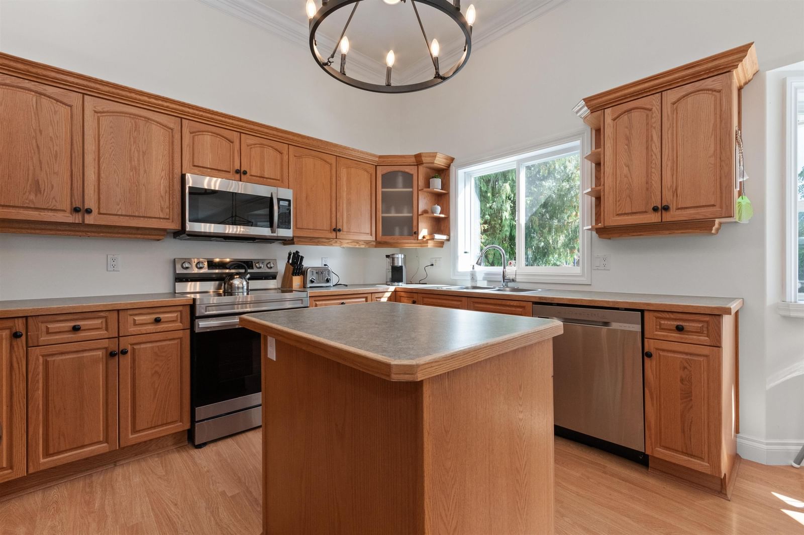 Listing Image 11