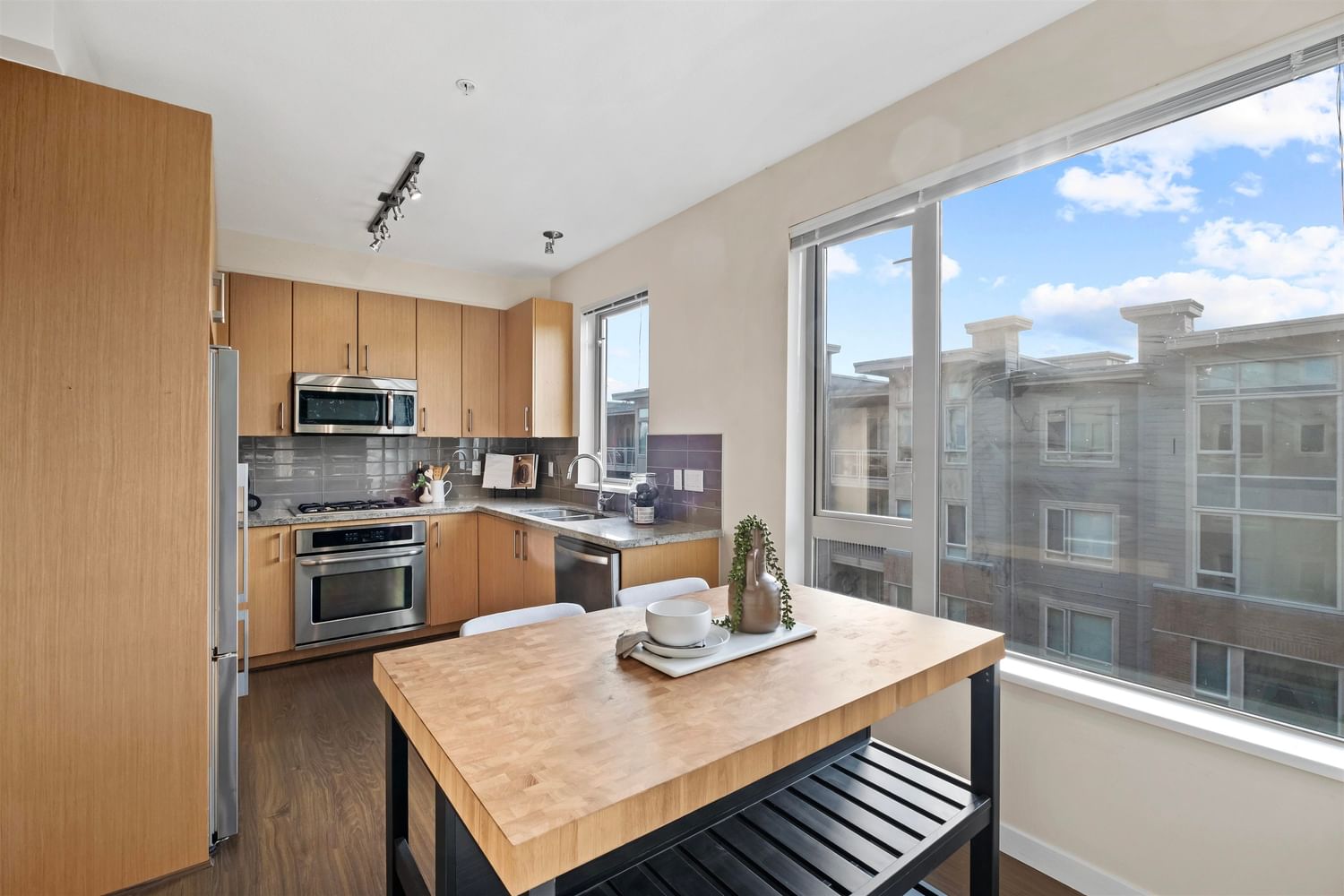Listing Image 9