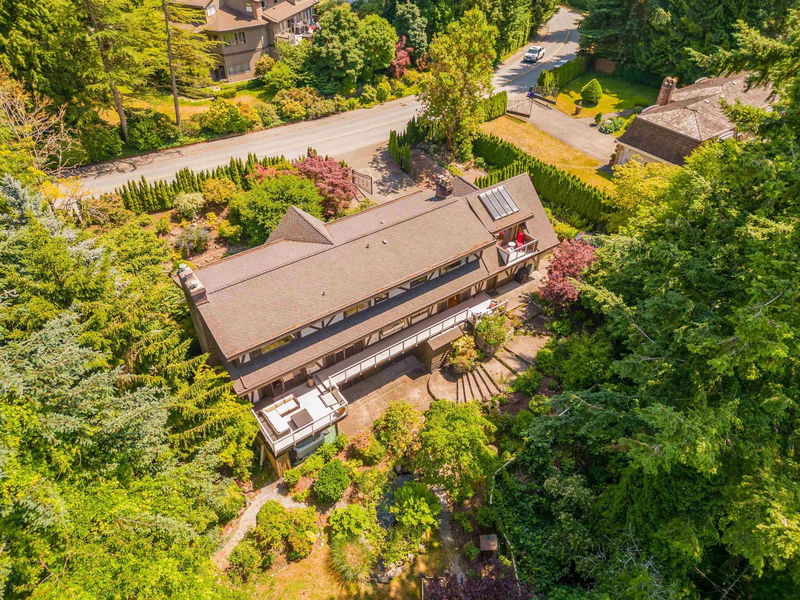 5704 Westport Road, West Vancouver, British Columbia (MLS R2928107)