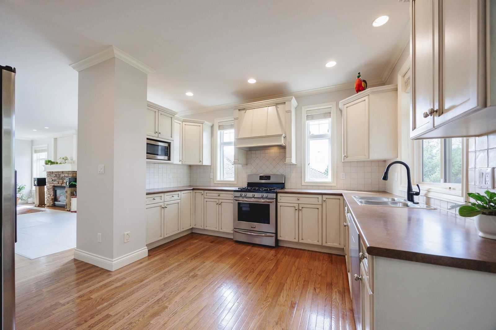 Listing Image 5