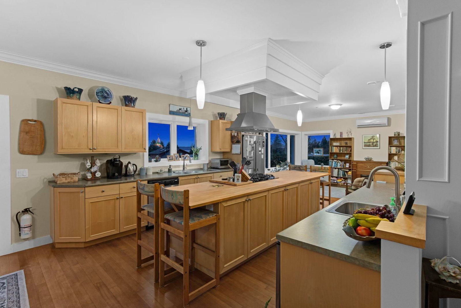 Listing Image 12