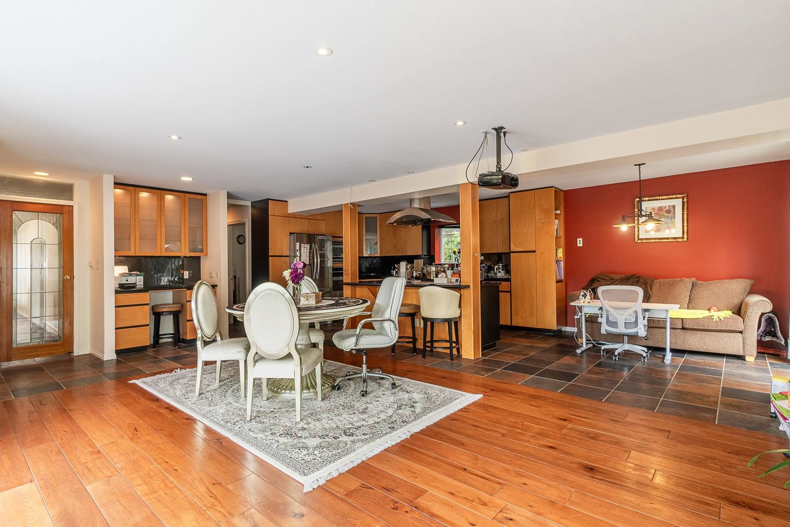 Listing Image 12