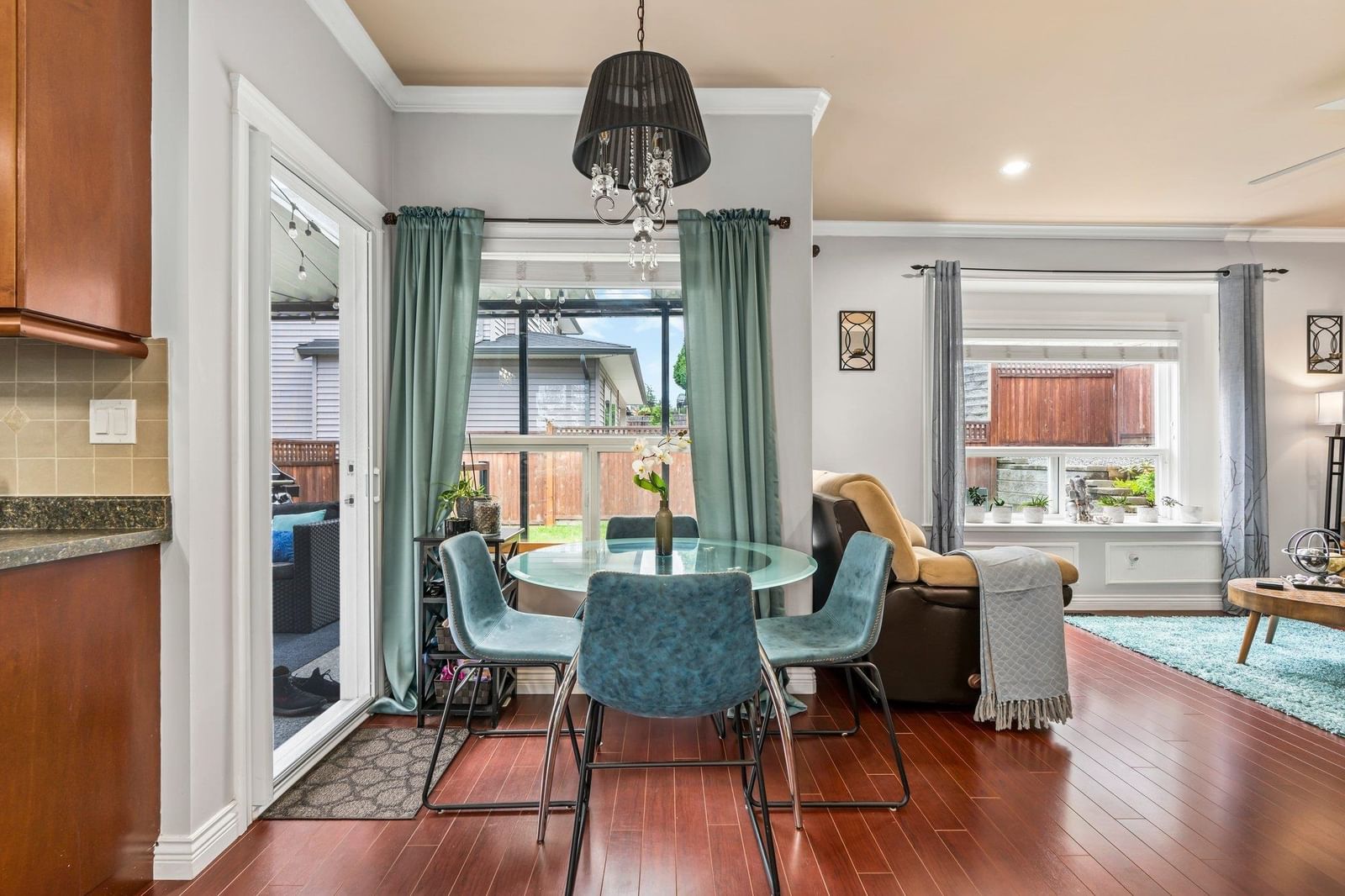 Listing Image 10