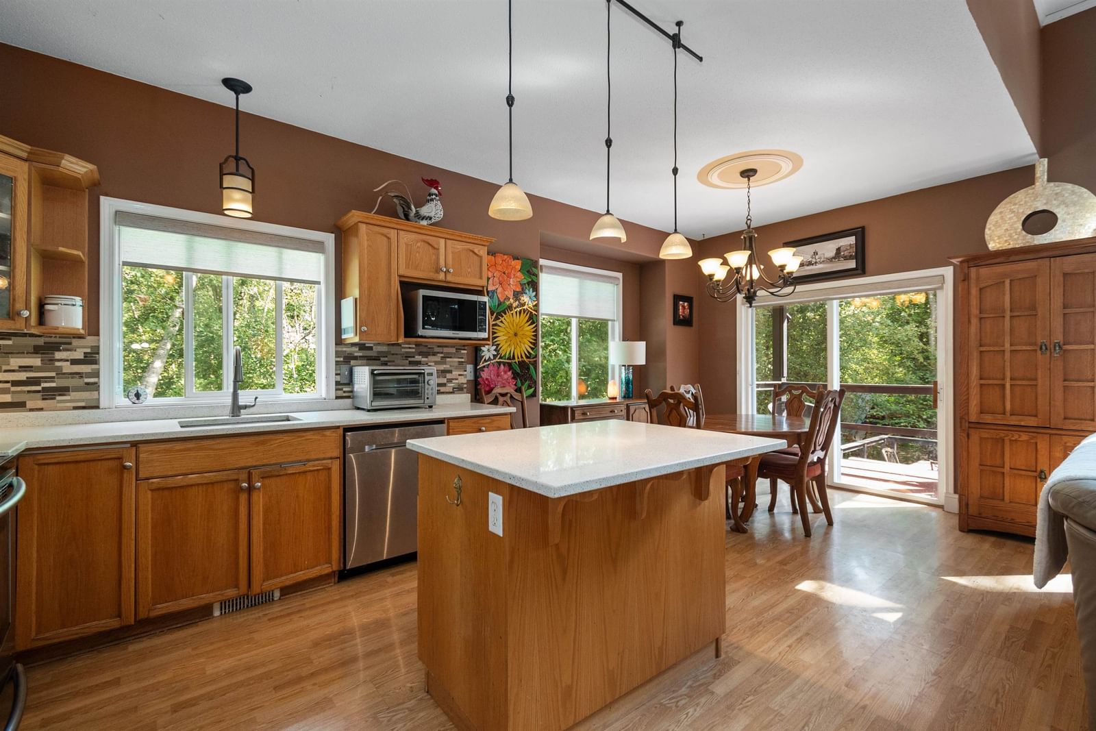 Listing Image 12