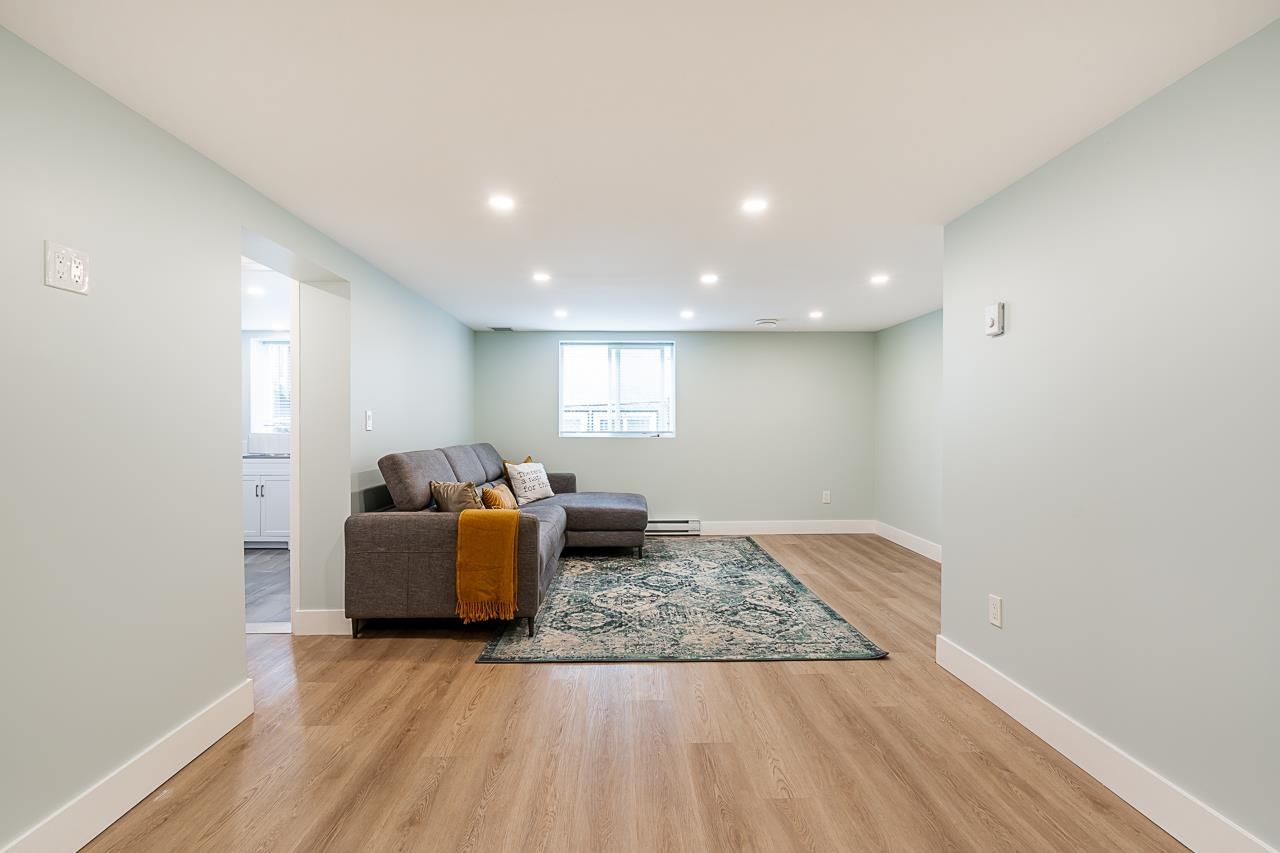 Listing Image 17