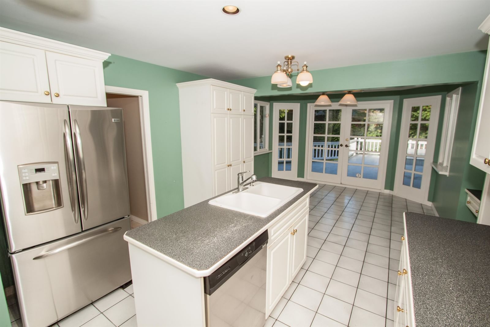 Listing Image 5