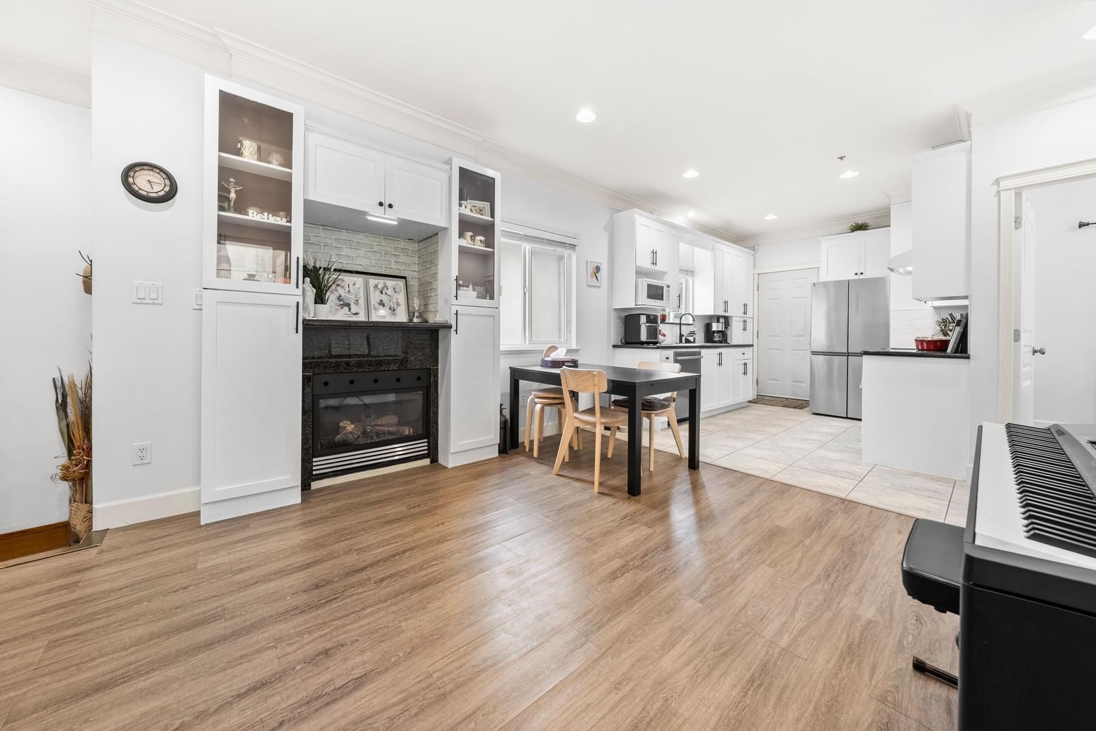 Listing Image 12