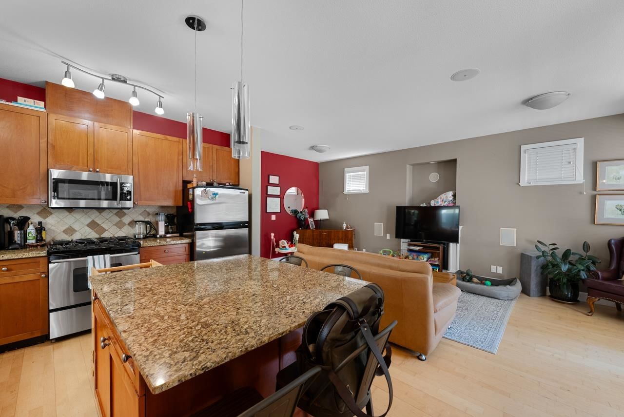 Listing Image 8